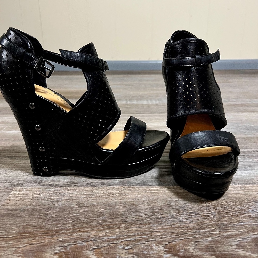Gianni Bini Black Wedge Heels